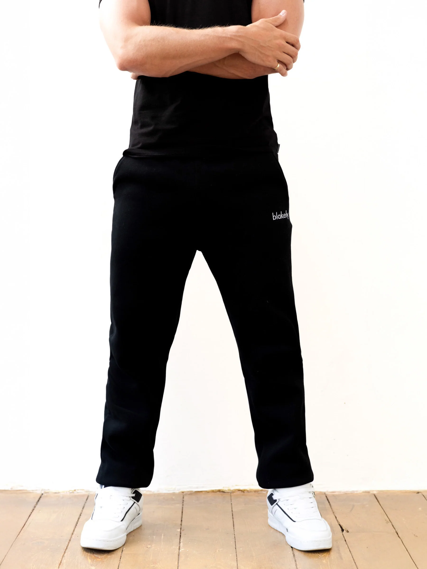Blakely Logo Relaxed Sweatpants - Black - Prinboxs