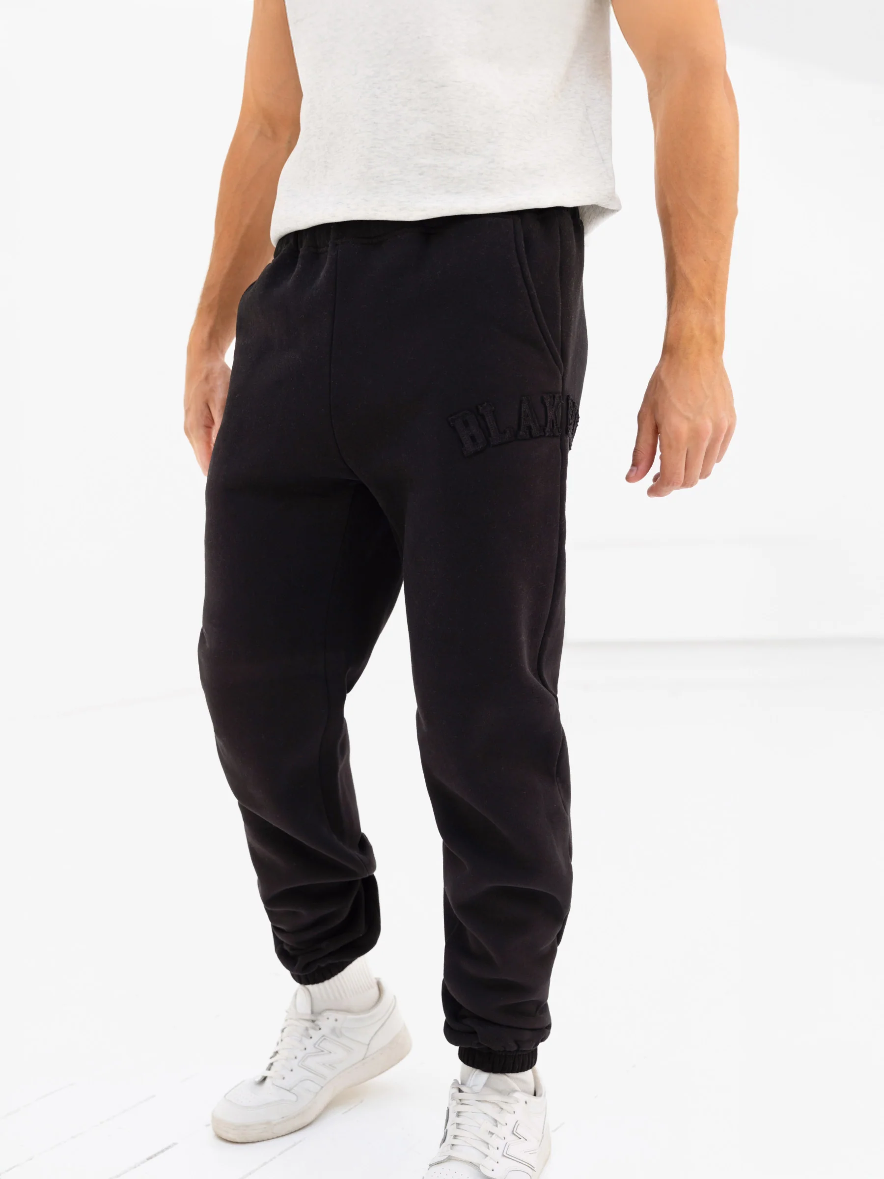 Tonal Varsity Relaxed Sweatpants - Black - Prinboxs