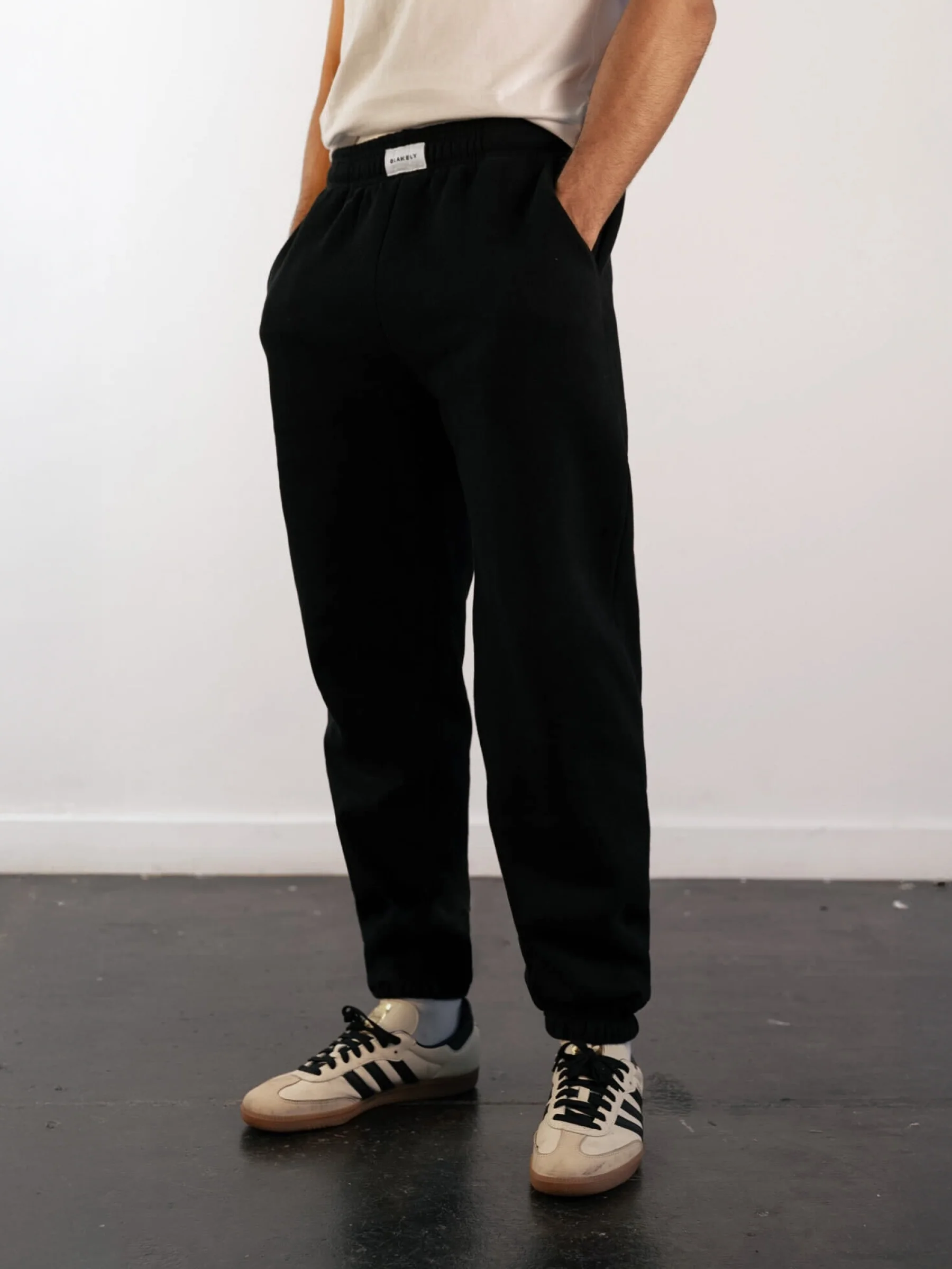 Label Relaxed Sweatpants - Black - Prinboxs