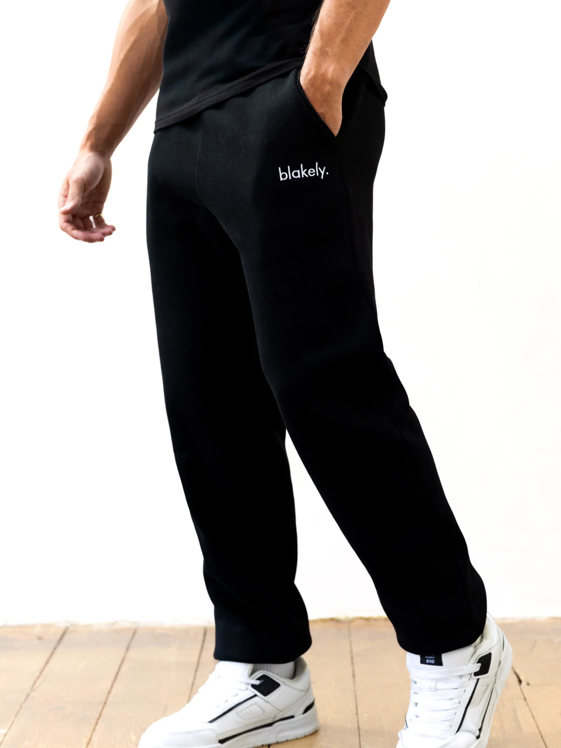 Blakely Logo Relaxed Sweatpants - Black - Prinboxs