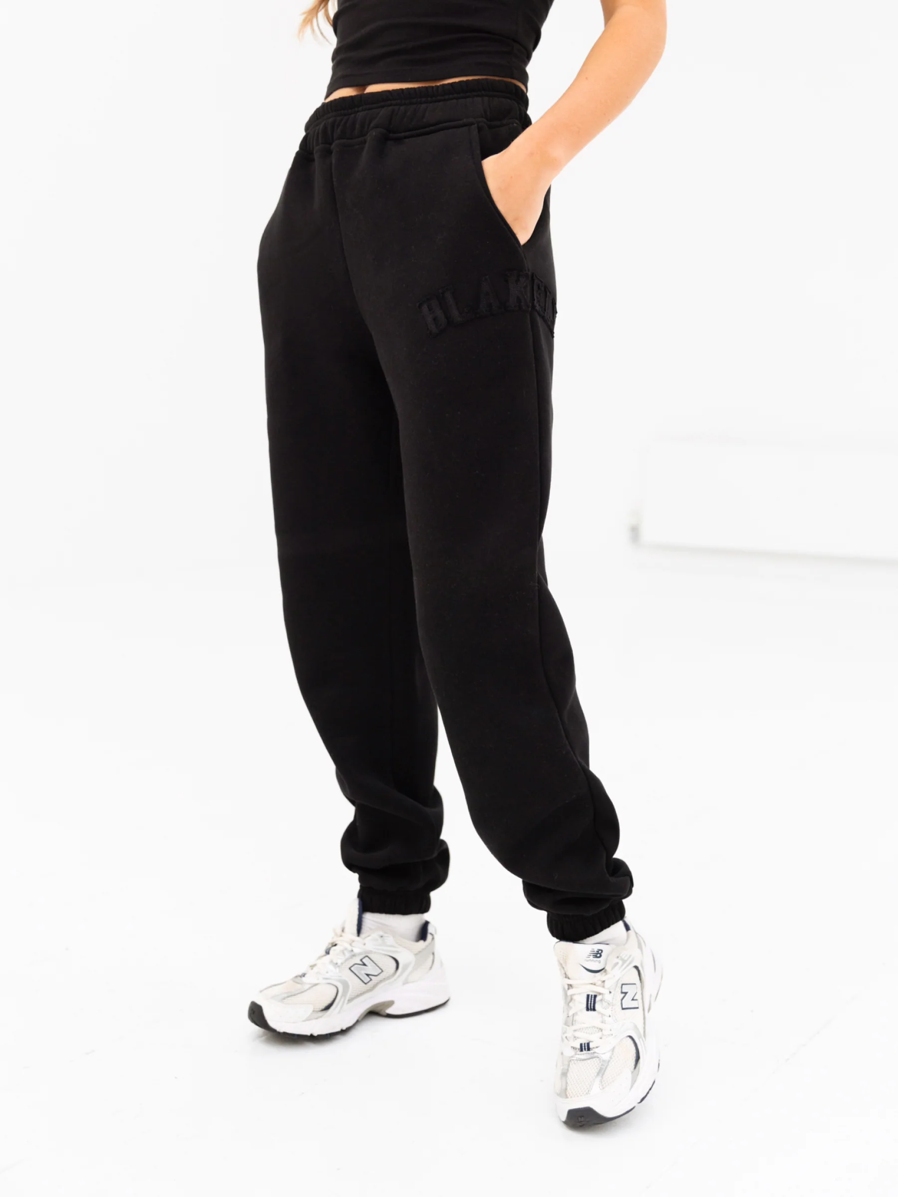 Tonal Varsity Sweatpants - Black - Prinboxs