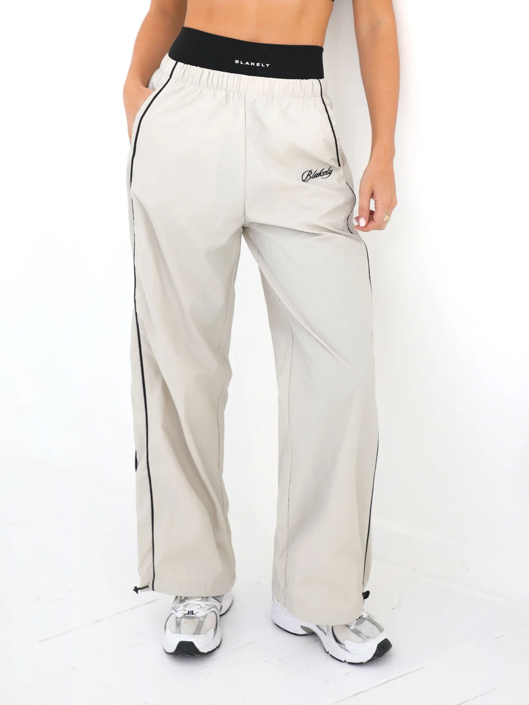 Off Duty Parachute Trousers - Light Taupe - Prinboxs